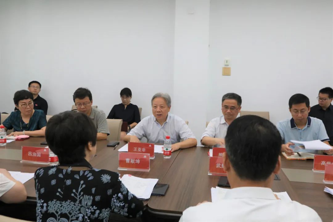 ▲电子科技大学与海南省教育厅、试验区管理局举行座谈