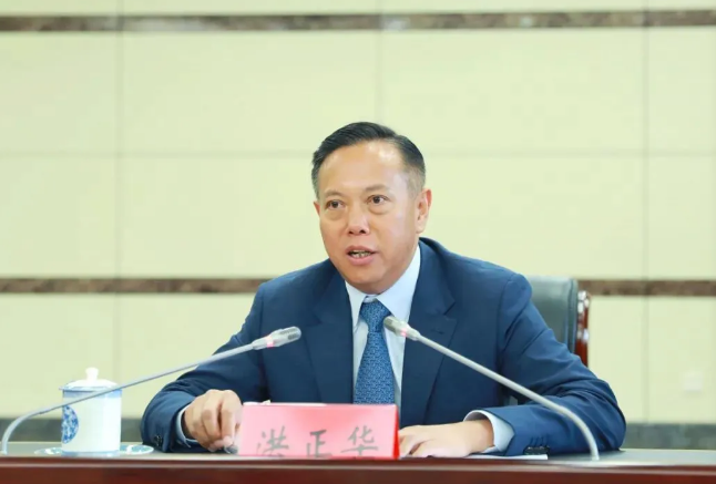 当了135天红河州委书记后卸任,洪正华已任云南省体育局局长