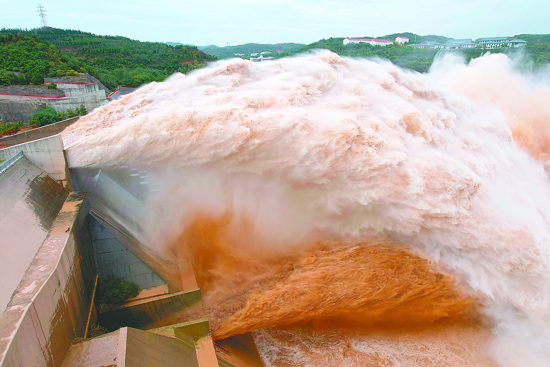 小浪底水位创历史新高|泄洪_新浪财经_新浪网