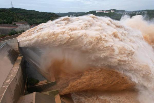 洪水依然汹涌黄河罕见秋汛的最后一程将如何防