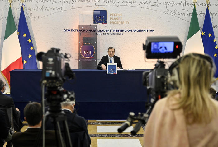 △意大利总理德拉吉出席会后新闻发布会