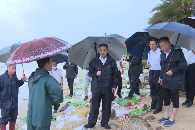 10月13日,汕尾市委常委,陆丰市委书记陈德忠深入碣石,金厢等地检查