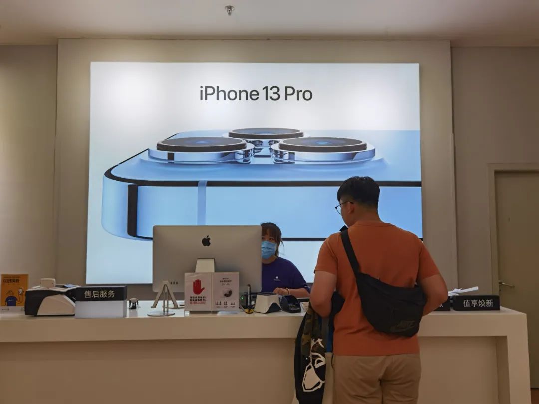 全球供应链紧张！iPhone 13系列手机或减产1000万部！多国断货现象蔓延至鞋服、汽车行业