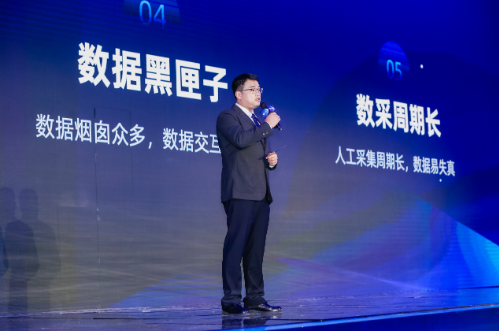 图：柳钢冷轧厂厂长陆兆刚在未来组织大会上发表演讲