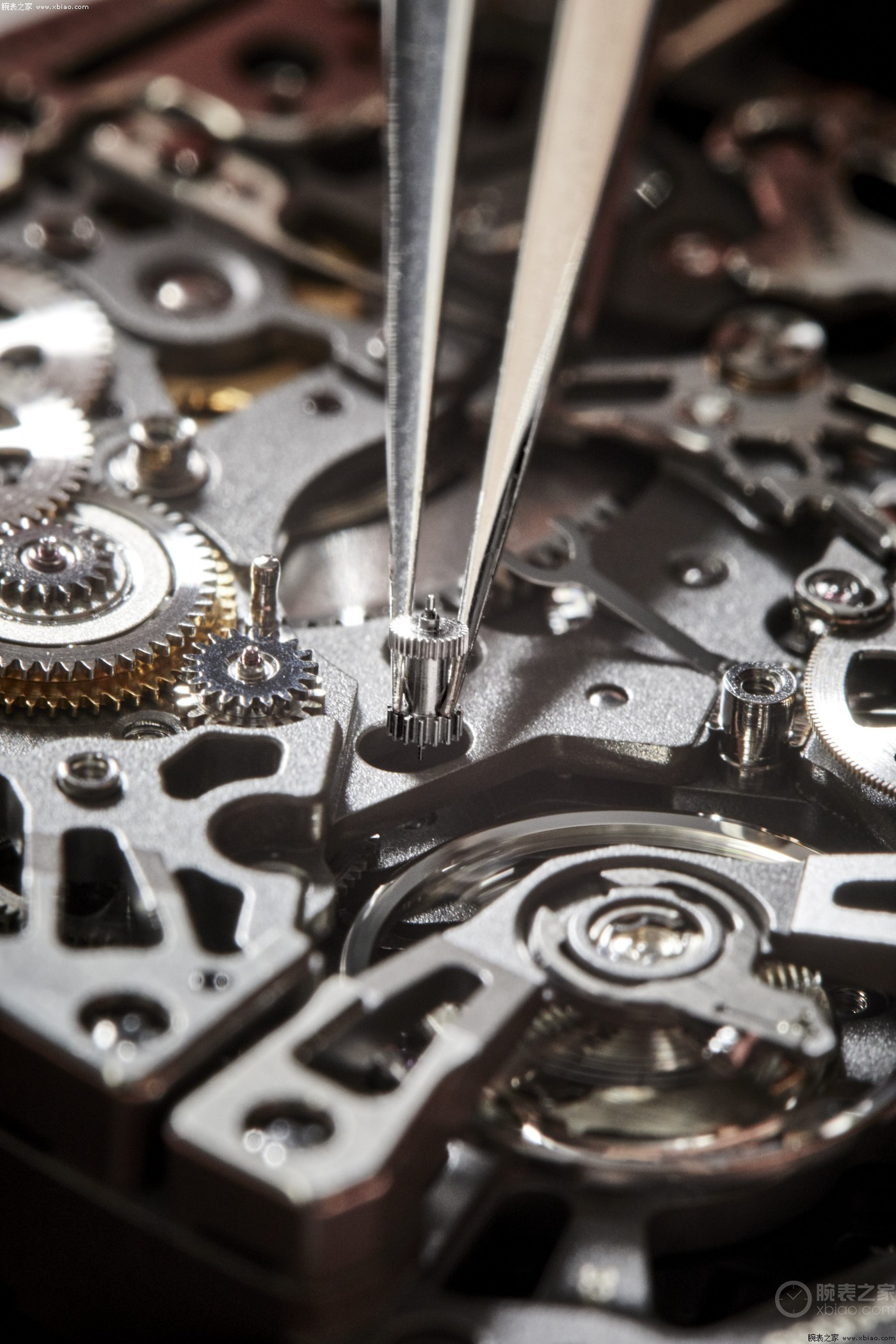 专利的摆动小齿轮式双重啮合机制