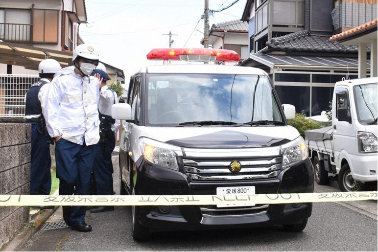 警察14日调查案发现场（图片来源：《每日新闻》）