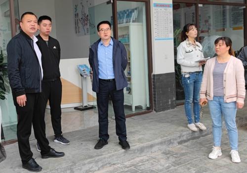 汉源县委常委县纪委书记县监委主任向正森到九襄镇调研提级监督示范点