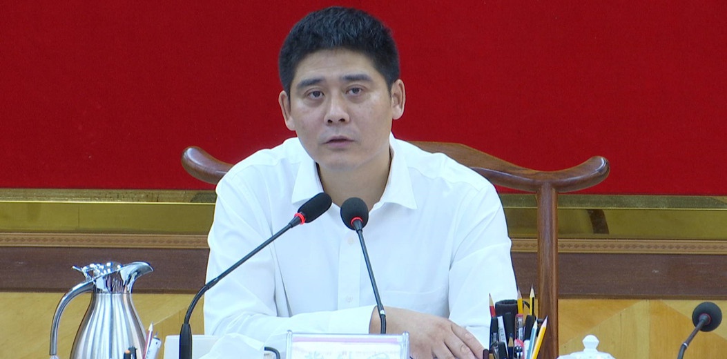 县委副书记,县长冀铁军主持会议,副县长杨宗峰,王广俊,徐伟松出席会议