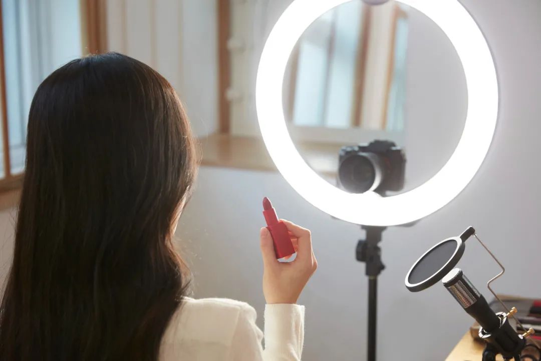 两名网络主播涉嫌偷逃税款被立案直播带货不能再徘徊于税管之外