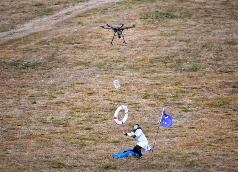 北京延庆上演无人机搜救神技