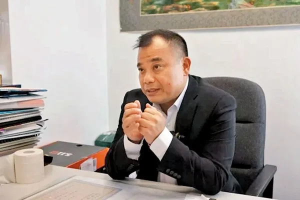 香港警察队员佐级协会主席林志伟表示，曾一晚接到三四百个骚扰电话。