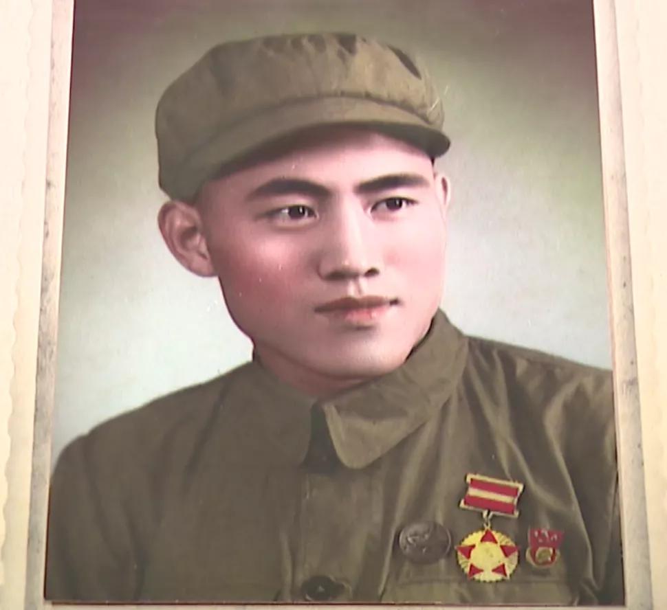 我们把被单白色的一面皮肤粘着了再放下就要掉一块皮"当时零下40℃,手