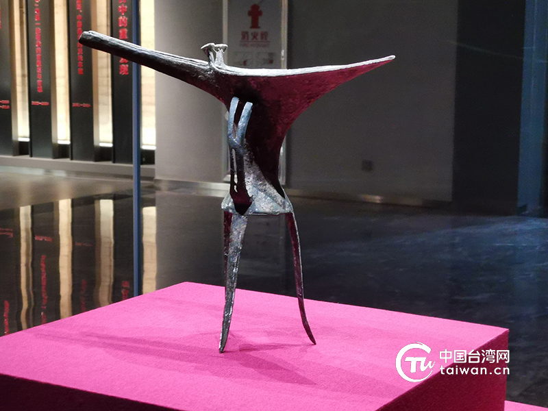 乳钉纹铜爵,酒礼器,是我国目前发的时代最早的青铜器之一,被誉为"