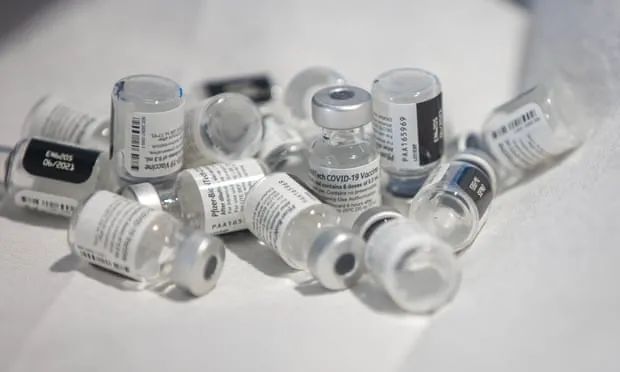 美国CDC研究发现，3 月至 9 月，美国共浪费了 1500 万剂疫苗。图源：卫报