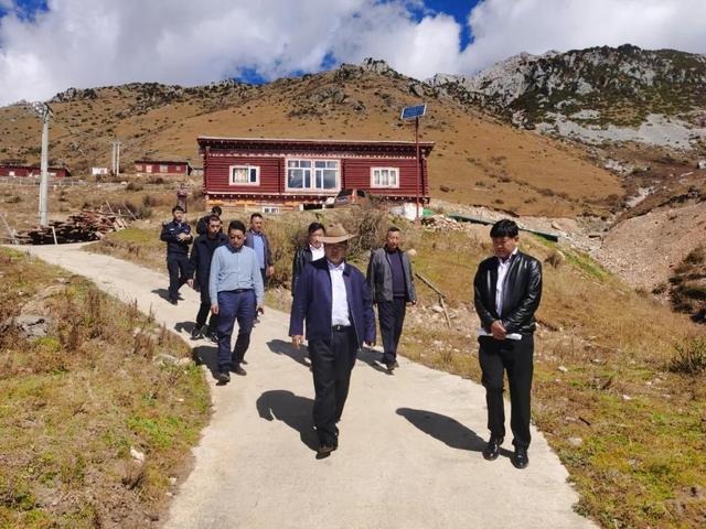 县政府副县长,公安局局长苟福华,县政府副县长扎西让布,县发改局,民宗