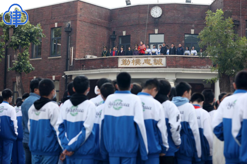 魏秋月走进耀华中学讲女排精神教排球技术探索体教合作新模式