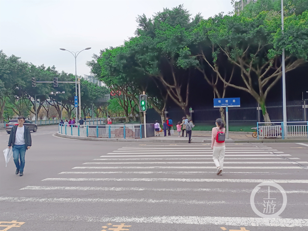 追踪| 上游报道的第二天 这个十字路口的红绿灯就修好了 市民点赞快