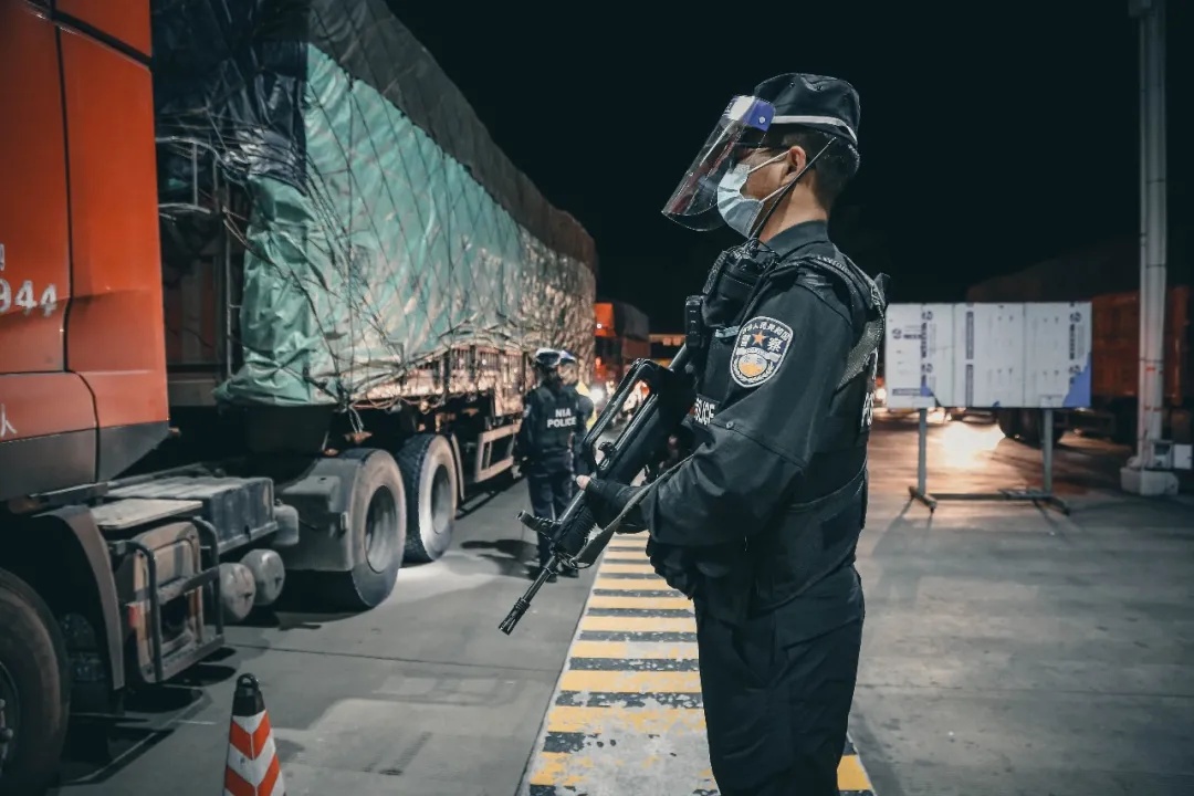 这是真实的缉毒现场你不知道缉毒民警有多拼命