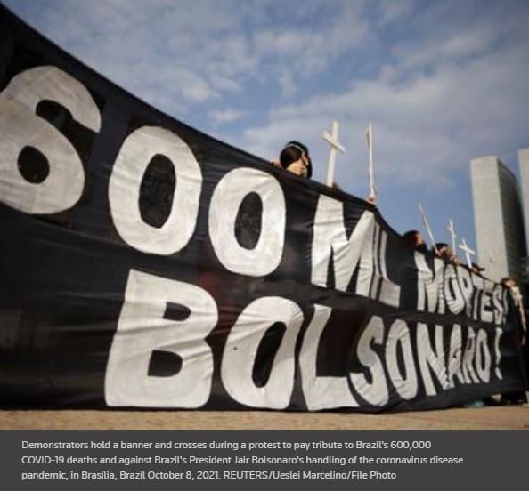 示威者抗议博索纳罗的疫情应对方式 图源：路透社