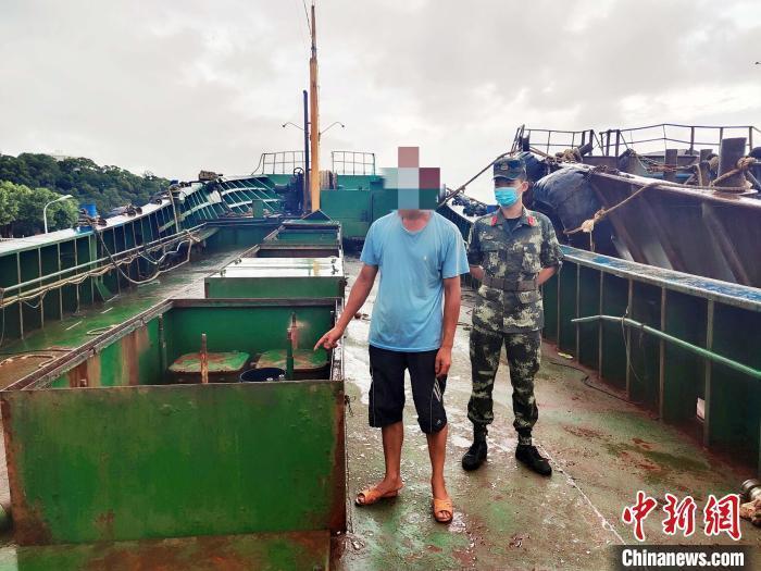 福建海警查获涉案船。福建海警局供图