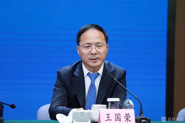 (江苏省苏州市吴江区委副书记,区长王国荣)