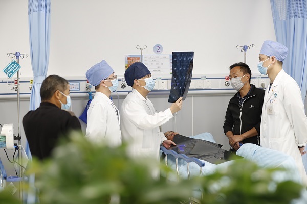 关于阜外医院急诊科医生黄牛联系方式的信息