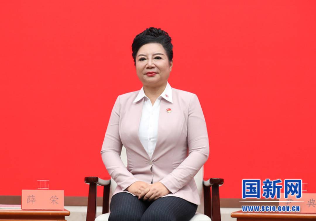 党员代表走进发布厅网红书记薛荣赴二十多省份讲千场党课