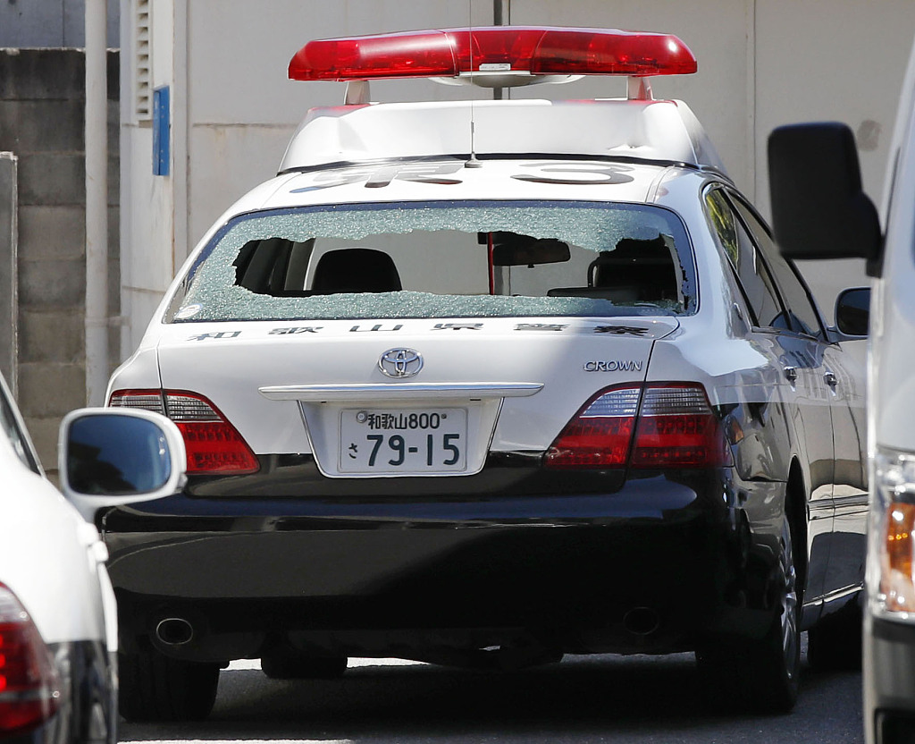 日本警察车队当街遇袭:嫌犯驾车撞击 抢走部分证物|日本|警车|警察