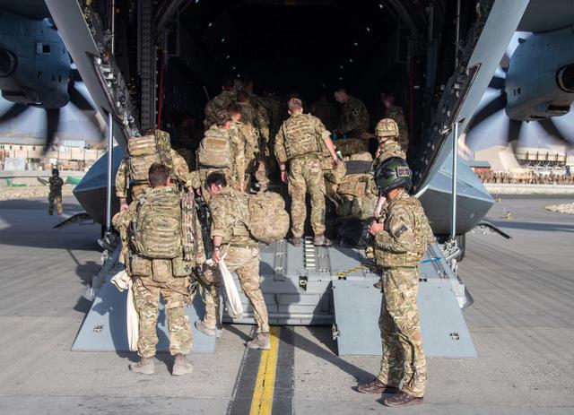 北约军队撤离阿富汗。图源：视觉中国
