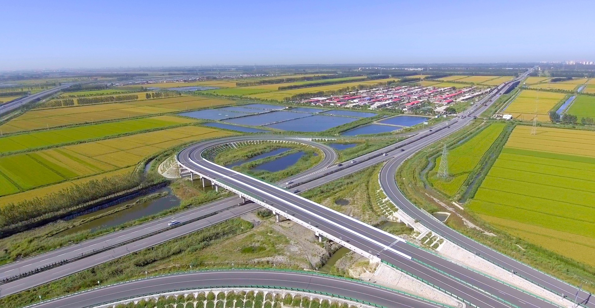京津冀交通一体化重要项目迁曹高速公路今日全线通车