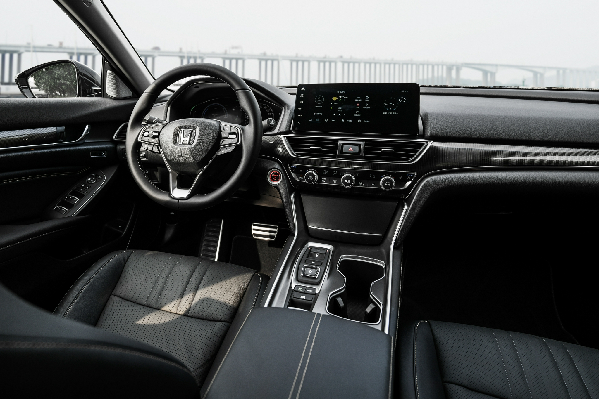 试驾|新款雅阁:外观更年轻,智能化升级