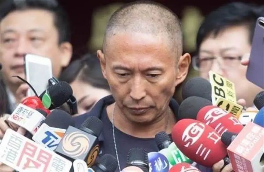 性侵判4年,钮承泽以照顾老母亲为由请求延缓入狱_新浪新闻
