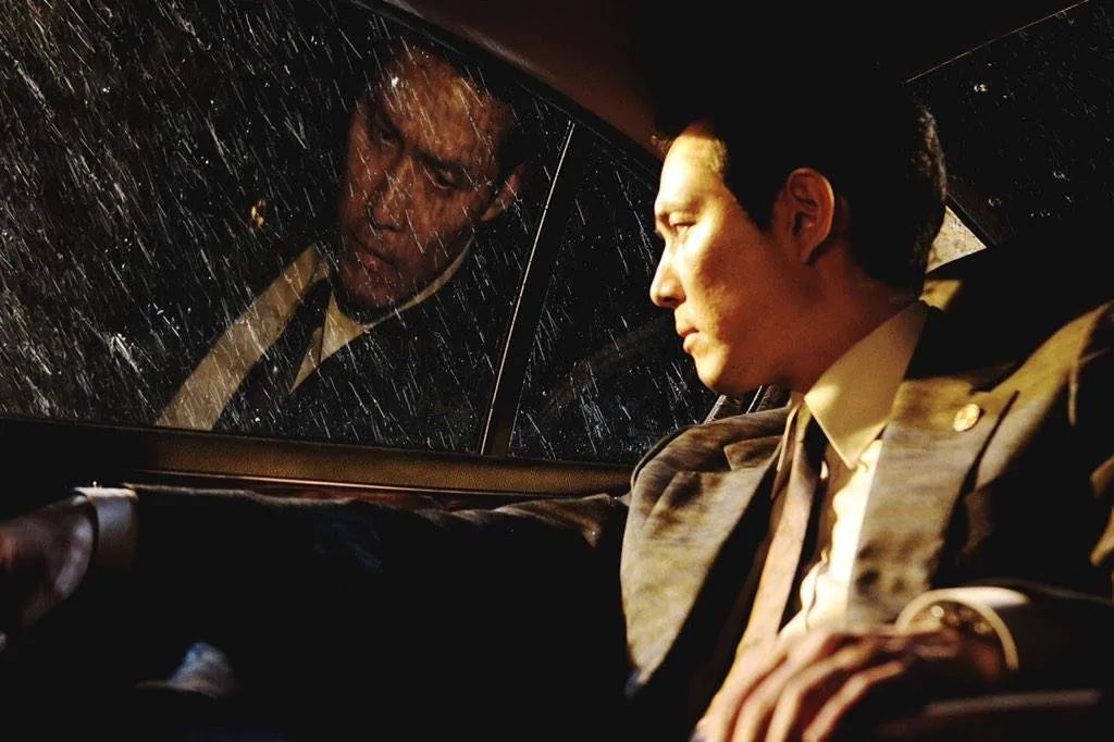 《新世界》某种程度上,这句台词既是在总结韩国人的岗位稀少,竞争激烈