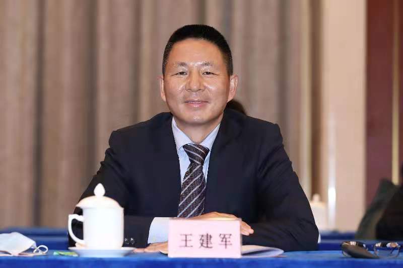 （2020年12月28日，北京，王建军出席中国资本市场建立三十周年座谈会。图片来源/视觉中国）