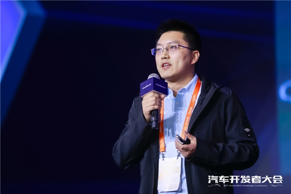 图/普华基础软件产品市场部总经理罗青松先生发表主题演讲