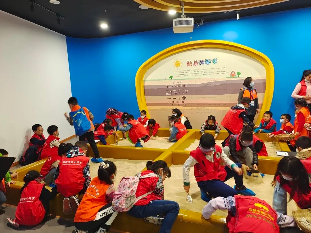 探秘寻宝成德两地青少年走进三星堆博物馆