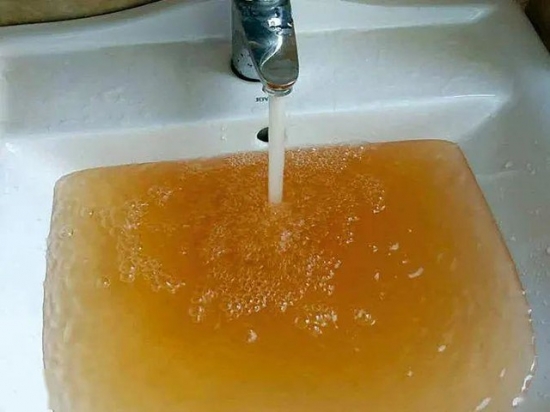 停水后刚从管道放出来的自来水是这样的