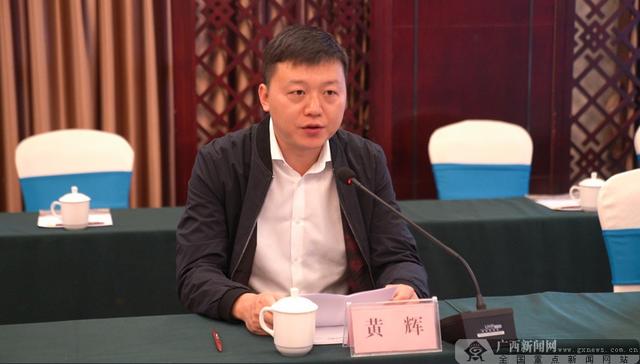 三江县委常委,宣传部部长黄辉发言.记者 何淞荧摄