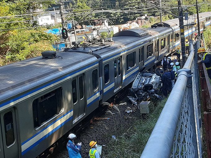 日本一载670人电车与轿车相撞已致1人死亡