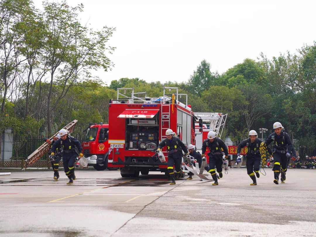 模拟真实救援场景宝山这场消防员技能竞赛很燃