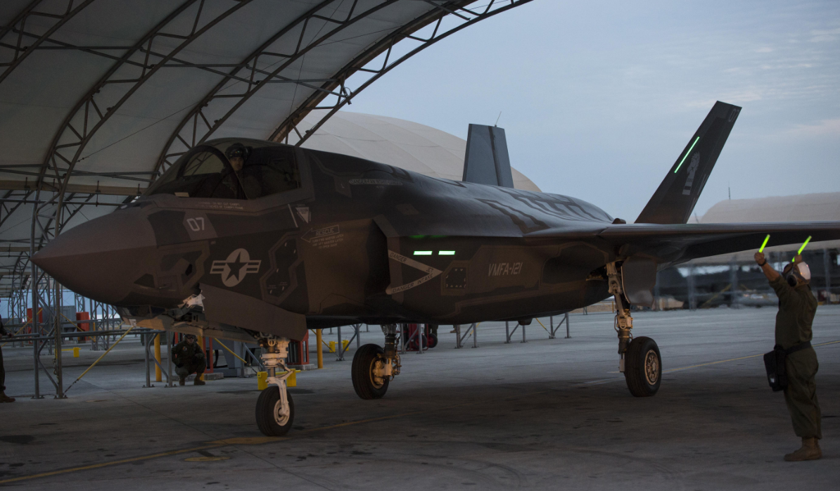 部署到日本岩国航空站的美军f-35b战斗机