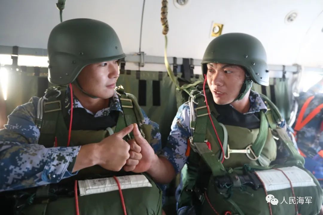 海軍蛟龍突擊隊海上跳傘訓練曝光瞄準海上滲透作戰