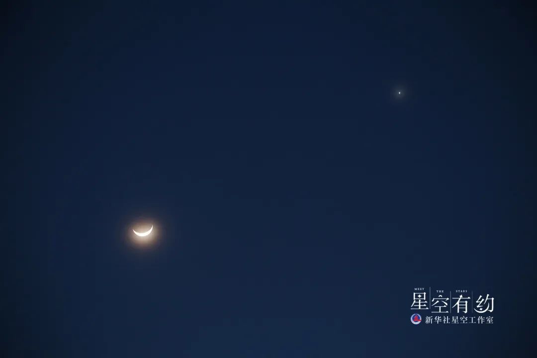 ↑这是广东省天文摄影爱好者陆仿2020年3月28日在江苏拍摄到的金星伴月。（本人供图）