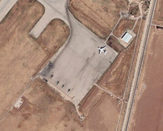 俄军直升机和运输机也曾现身卡米什利机场。图源：“驱动”网站