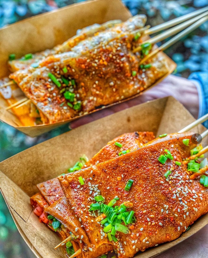 川渝特色小吃——苕皮豆干突然火了起来在烧烤界成功出圈什么是苕皮?