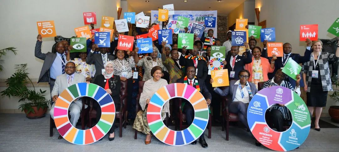 © ECA| 联合国常务副秘书长阿米娜·穆罕默德（中）和津巴布韦总统姆南加古瓦等出席在津巴布韦举行的第六届非洲地区可持续发展论坛