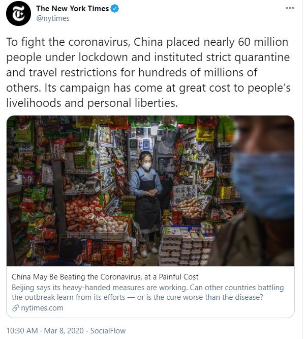 (图为今年3月《纽约时报》一篇抨击中国防疫措施严酷、代价巨大的报道,撰写该报道的记者Amy Qin如今便参与撰写了该报今天这篇质问中国为何不提早封城的报道中)