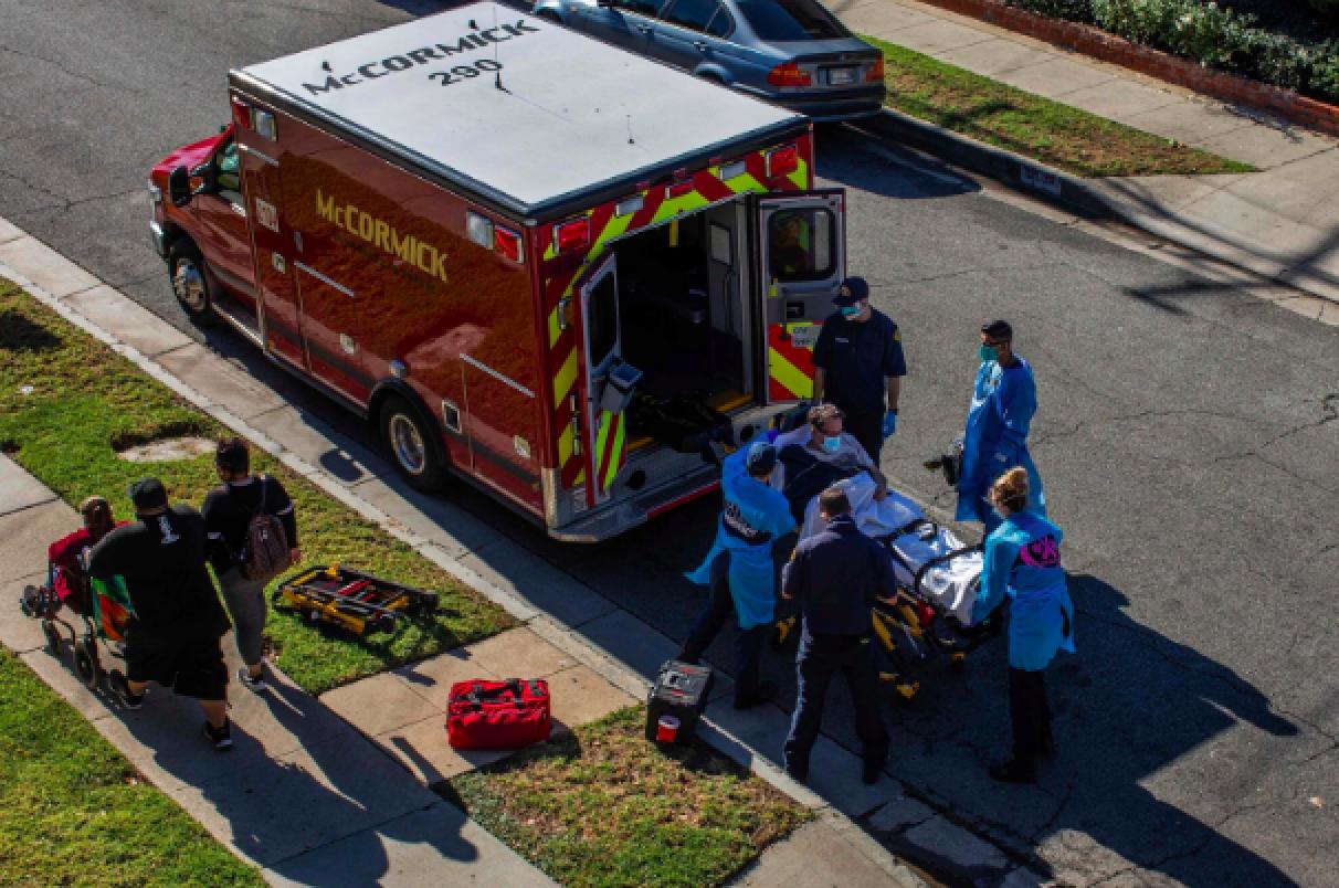 △洛杉矶地区的救护车停止将心脏骤停的患者送往医院。（ 图片来源：盖蒂图片社）