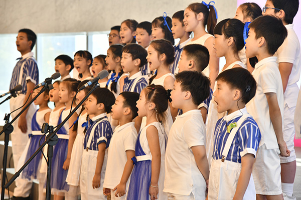 图说:特殊儿童合唱团以感人歌声传递喜人康复成果