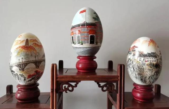 蛋壳上的图案精美完整,仕女,猛兽,花鸟,京剧脸谱,地标建筑等等,惟妙惟